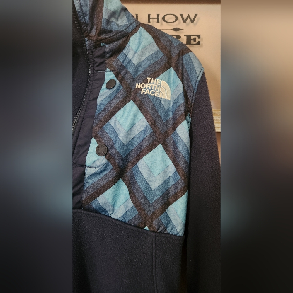 The Northface Pullover - image 3